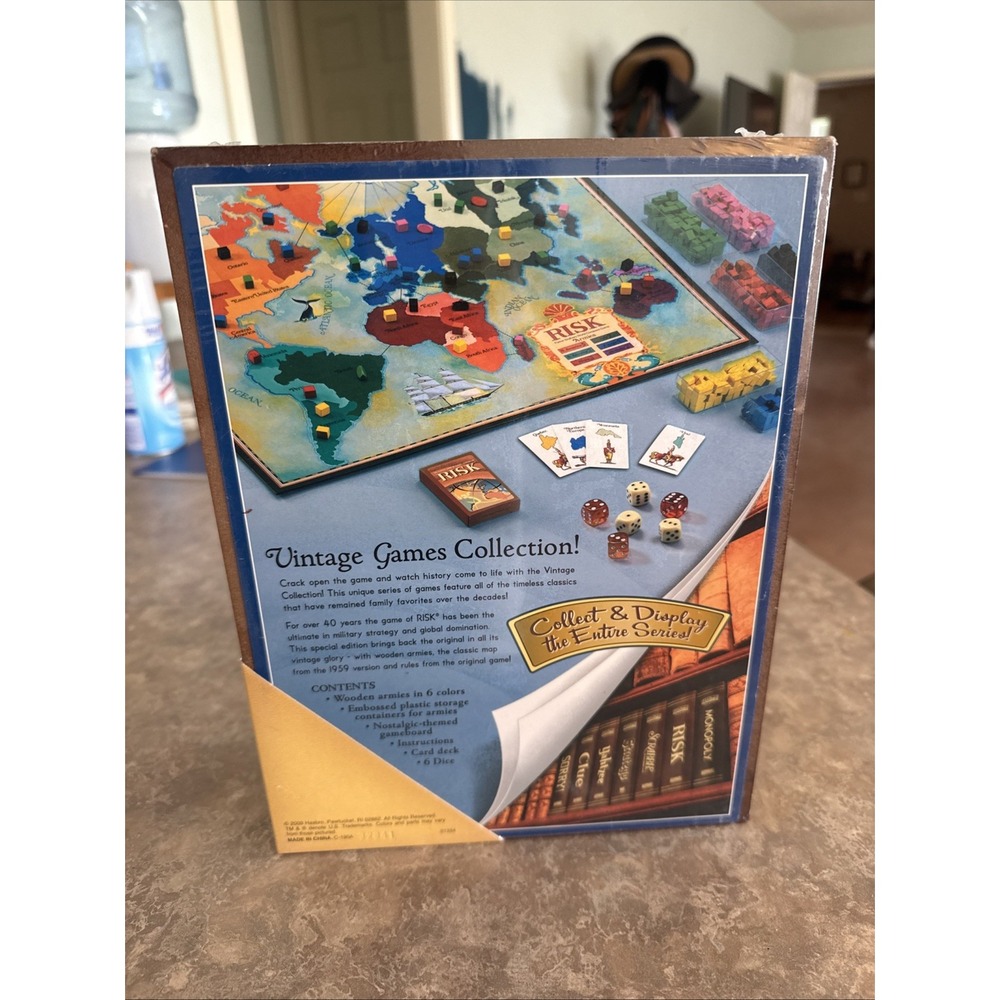 RISK Vintage Game Collection.  THE CLASSIC GAME OF GLOBAL DOMINATION Sealed New - Picture 3 of 4